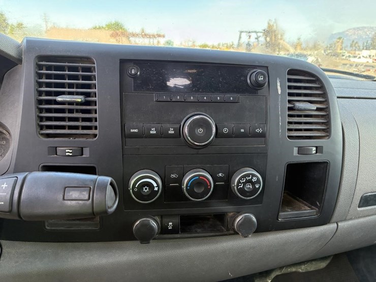 2012-chevrolet-silverado-1500-image-15