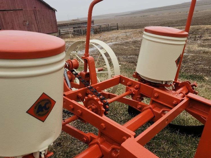 allis-chalmers-two-row-planter-image-7