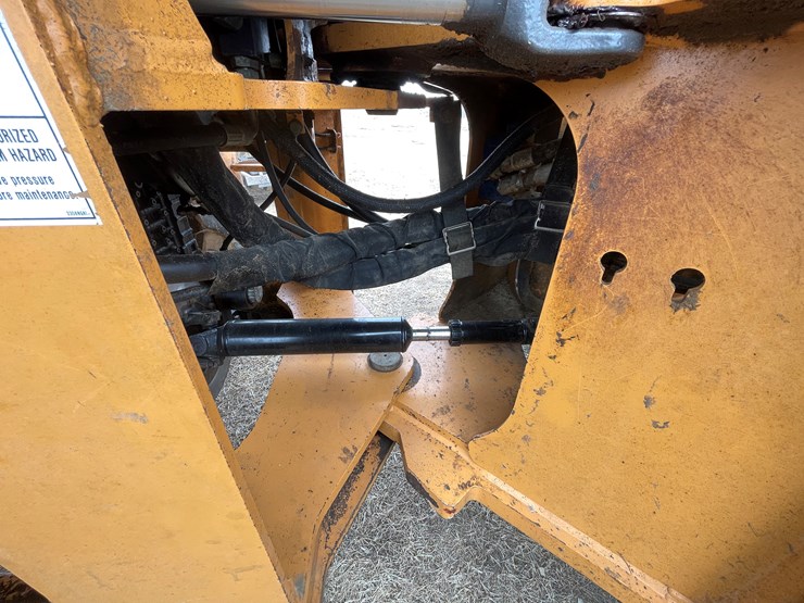 2008-case-621e-xr-image-18