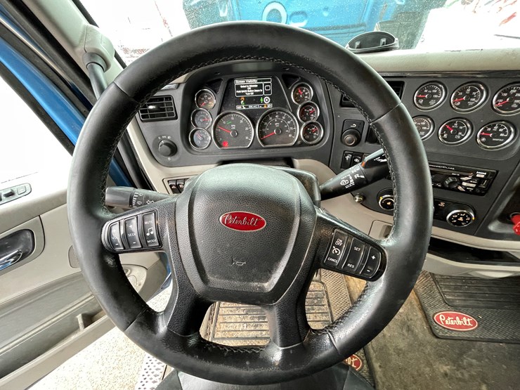 2019-peterbilt-579-image-64