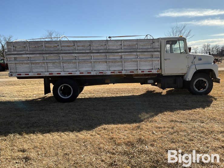 1979-ford-700-image-4