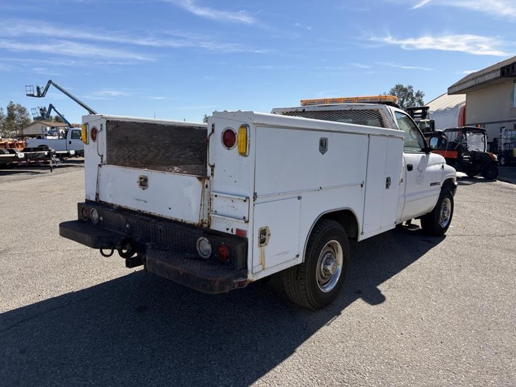 2001-dodge-2500-image-3