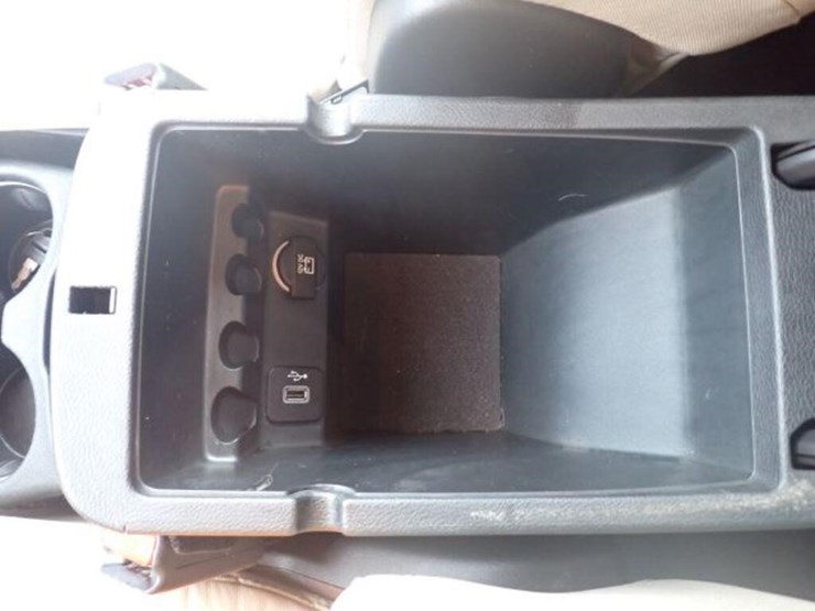 2016-jeep-cherokee-image-33