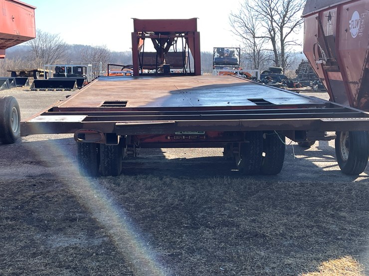 #1091-•-heavy-gooseneck-flatbed-trailer-with-hoist-(no-title)-image-5