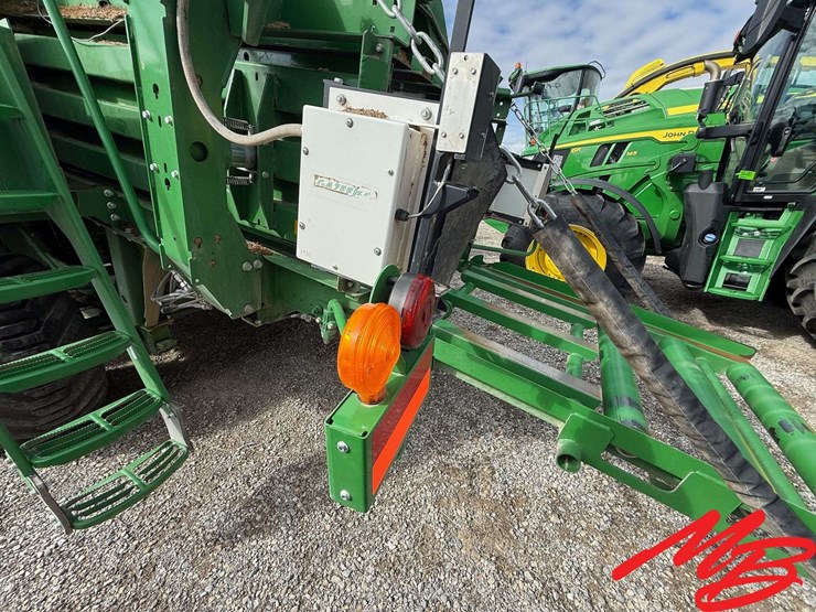 2023-john-deere-l341-image-11