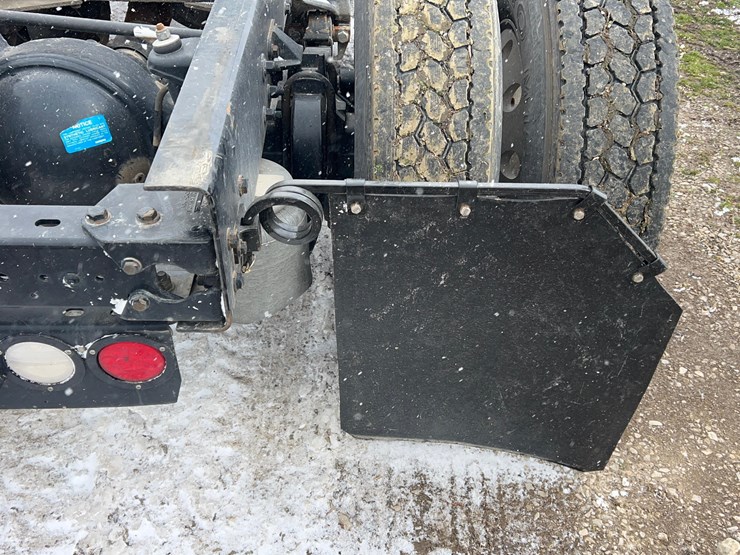 2017-kenworth-t680-image-34