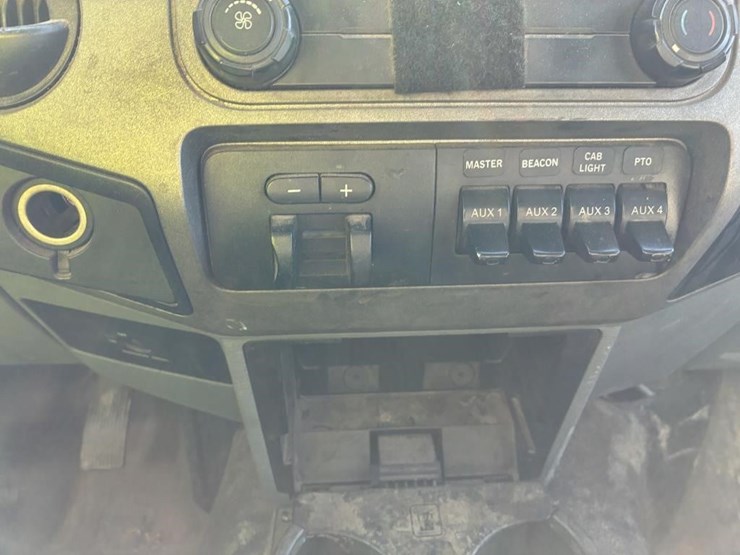 2011-ford-f550-image-14