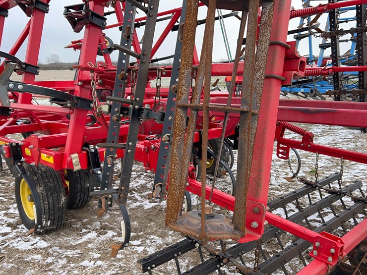 28.5'-sunflower-5035-field-cultivator-image-32