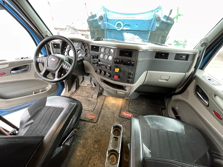 2019-peterbilt-579-image-63