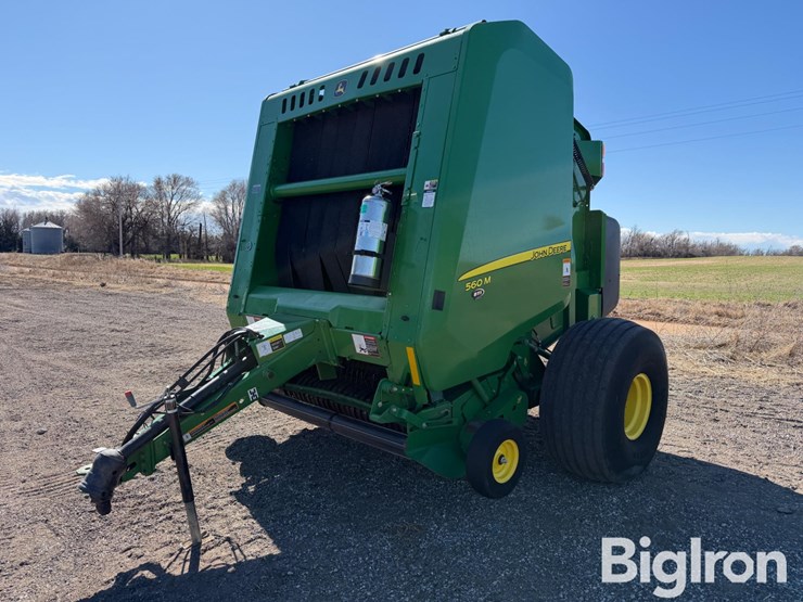 2022-john-deere-560m-image-1