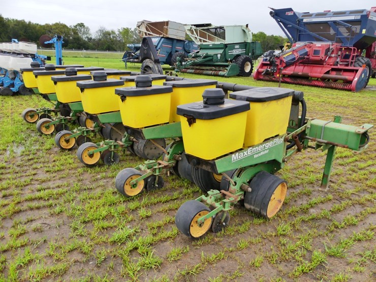 john-deere-1700-image-1