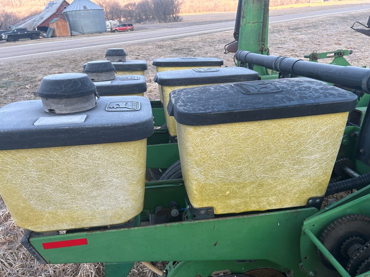 john-deere-12-image-12