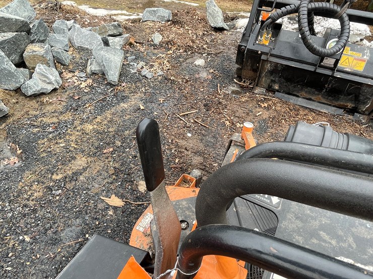 #1015-•-scag-v-ride-lawn-mower-(fall-creek,-wi)-image-26