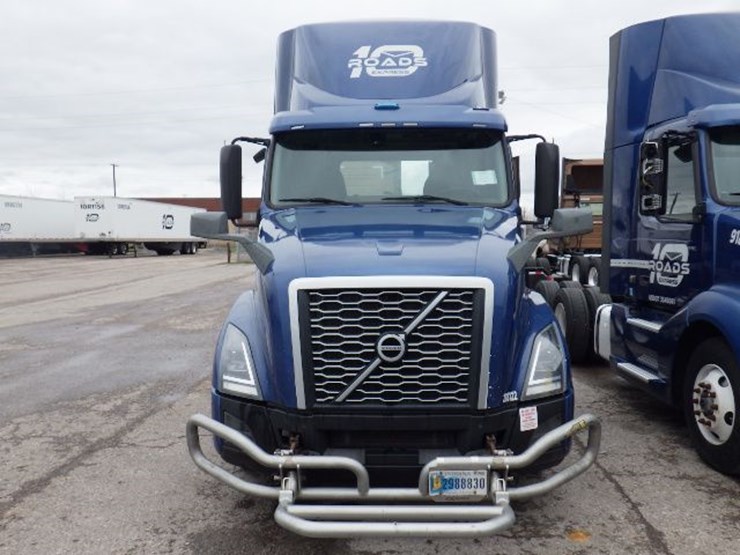 2018-volvo-vnl300-image-2