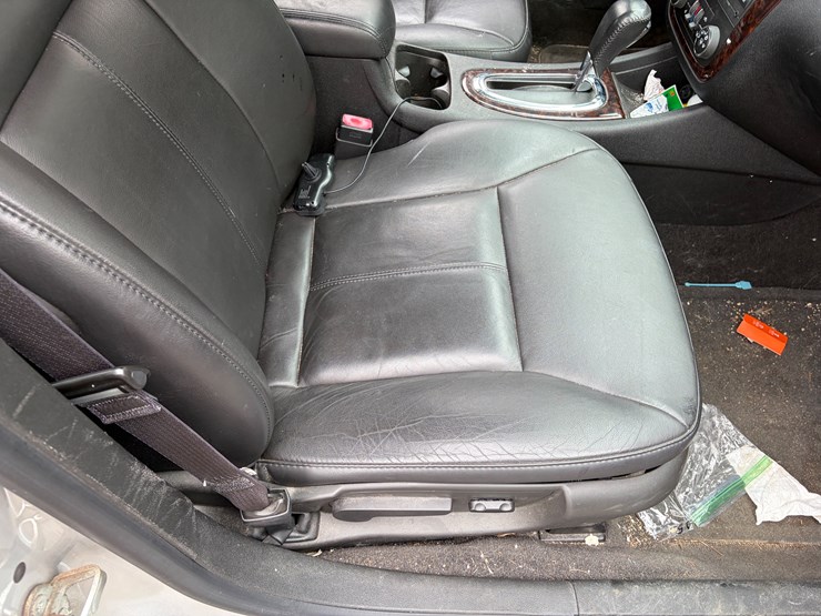 #1021-•-2014-chevy-impala-ltz-limited-(eau-claire,-wi)-(has-wi-title)-image-45