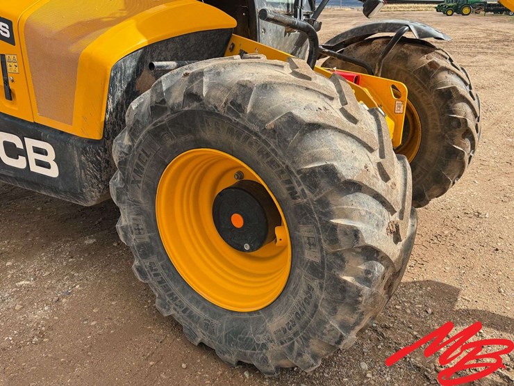 2021-jcb-542-70-agri-plus-image-17