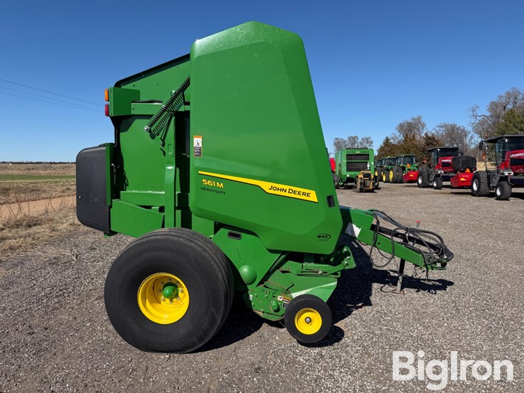 2024-john-deere-561m-image-4