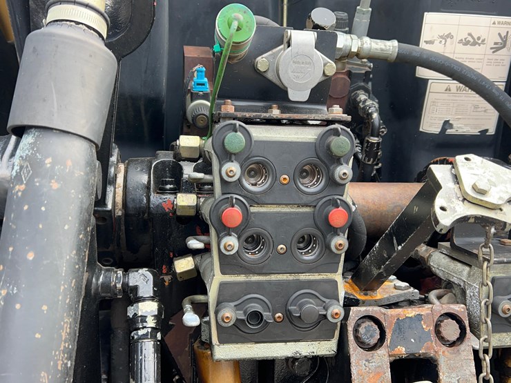 2002-challenger-mt665-image-29