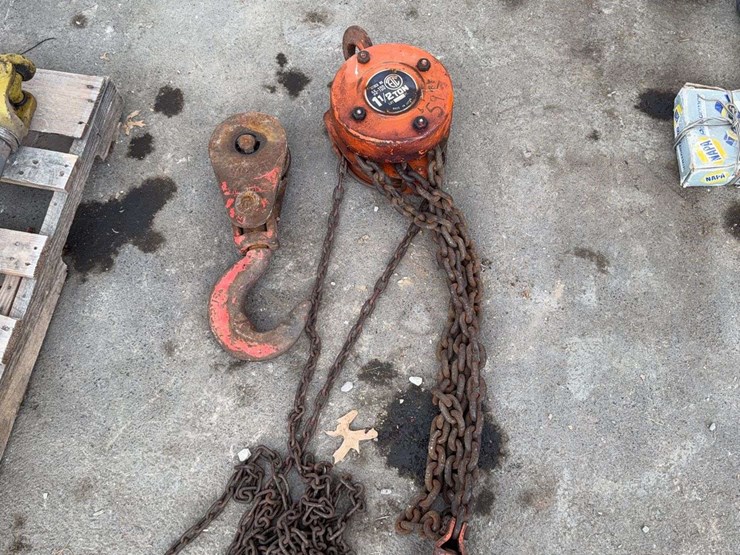1-1/2-ton-chain-hoist-and-15-ton-single-sheave-block-with-hook-image-1