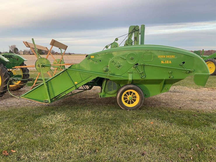 john-deere-no.-12a-pull-type-combine-image-2