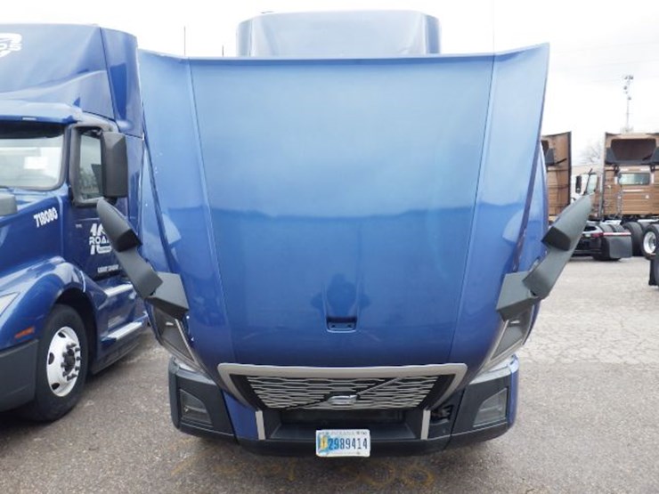 2018-volvo-vnl300-image-24
