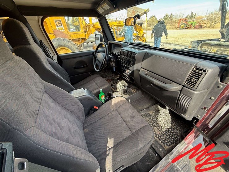 2004-jeep-wrangler-sport-image-37