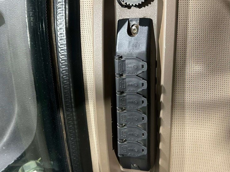 2012-john-deere-9560-image-50