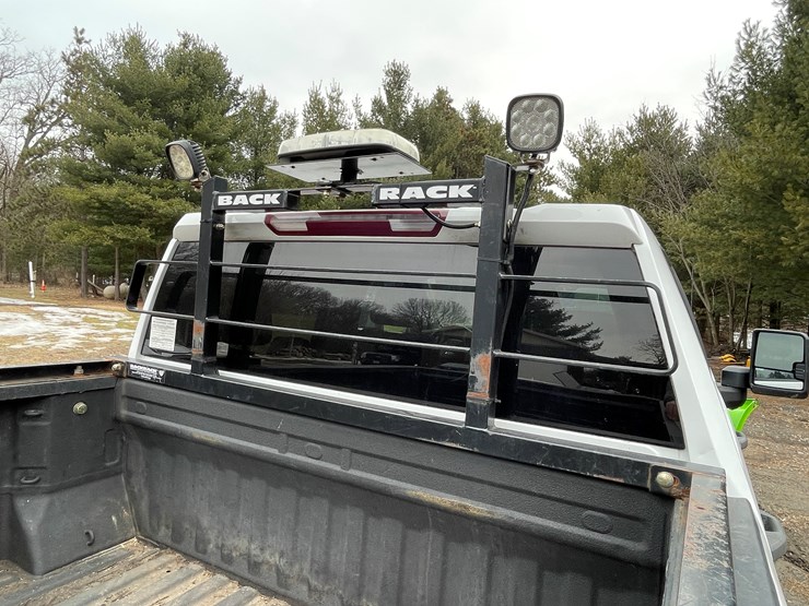 2020-chevrolet-2500hd-image-54