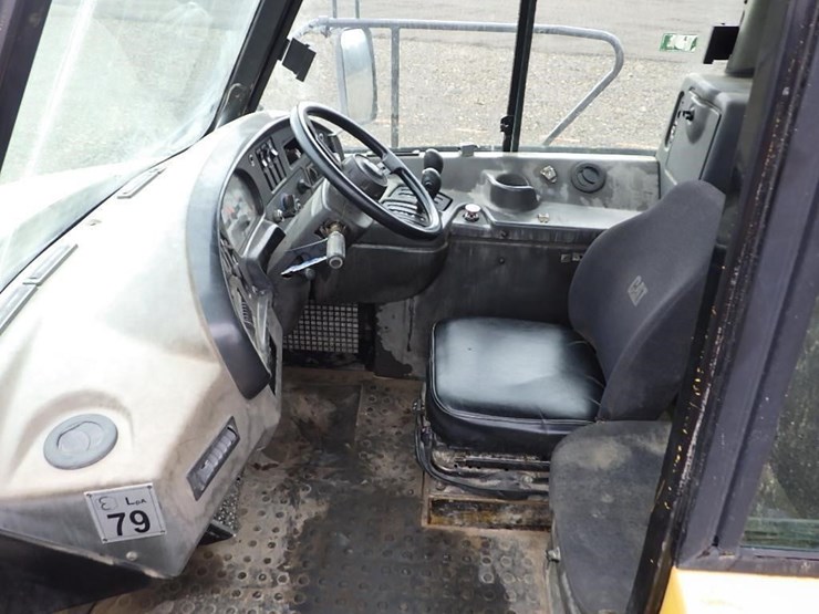 2005-caterpillar-740-image-28