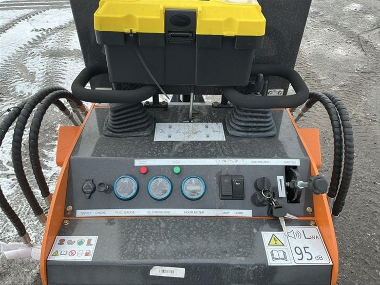 #1016-•-unused-landhero-lhr‑me380x1-mini-skid-steer-loader-image-10