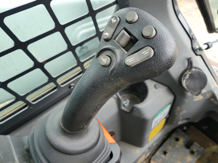 2023-bobcat-t64-image-15