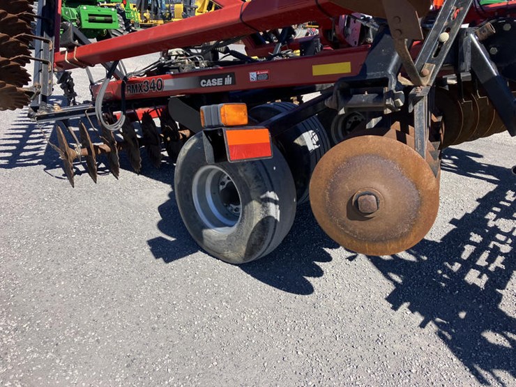 case-ih-340-image-16
