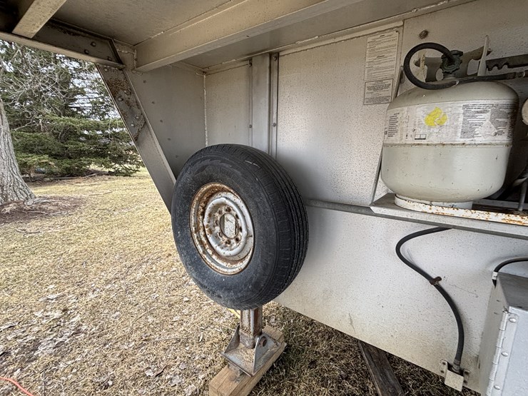 #1075-•-2005-featherlite-(4)-horse-slant-load-trailer-with-living-quarters-(nelson,-wi)-(has-wi-title)-image-19