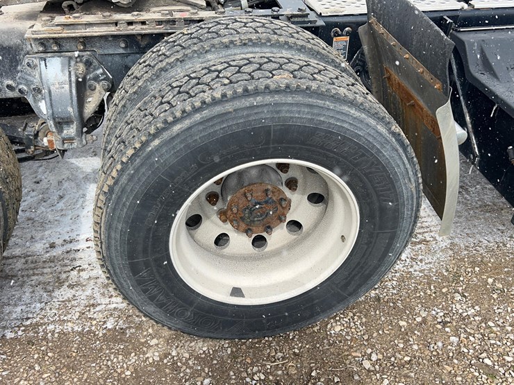 2017-kenworth-t680-image-28