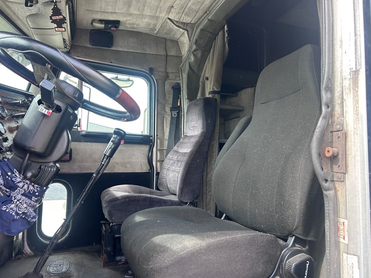 2000-peterbilt-379-image-44