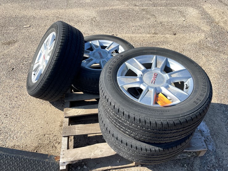 #2347-•-(4)-firestone-destination-le-tires-on-gmc-rims-image-11