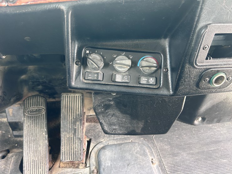 1999-peterbilt-379-image-54