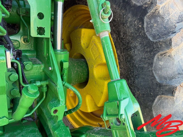 2021-john-deere-8r-370-image-13