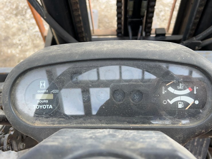 toyota-6000lb-forklift-image-12