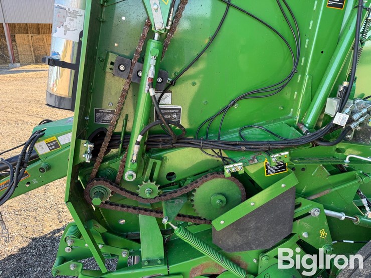 2024-john-deere-561m-image-19