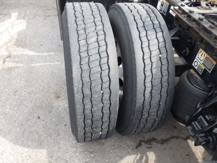 2022-kenworth-t680-image-13