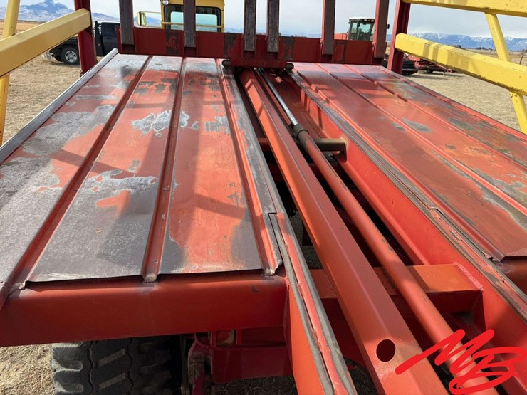 new-holland-1069-image-40