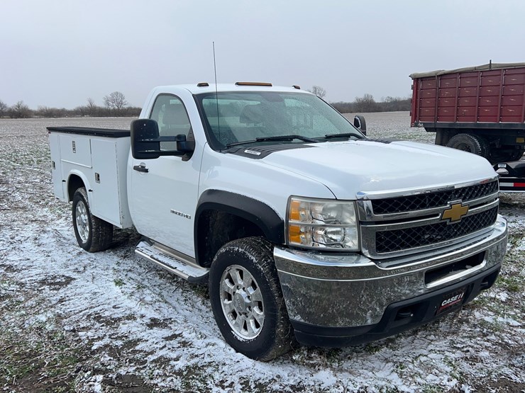 2011-chevrolet-3500hd-image-3