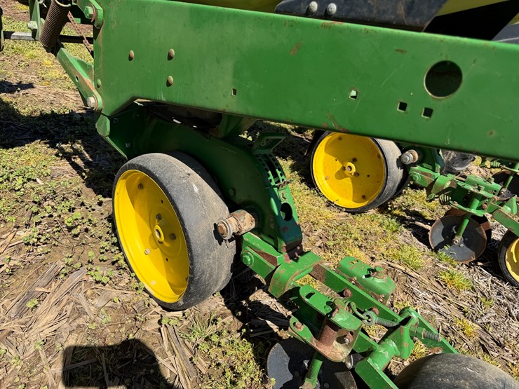 john-deere-7300-image-30