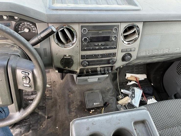 2011-ford-f550-image-13