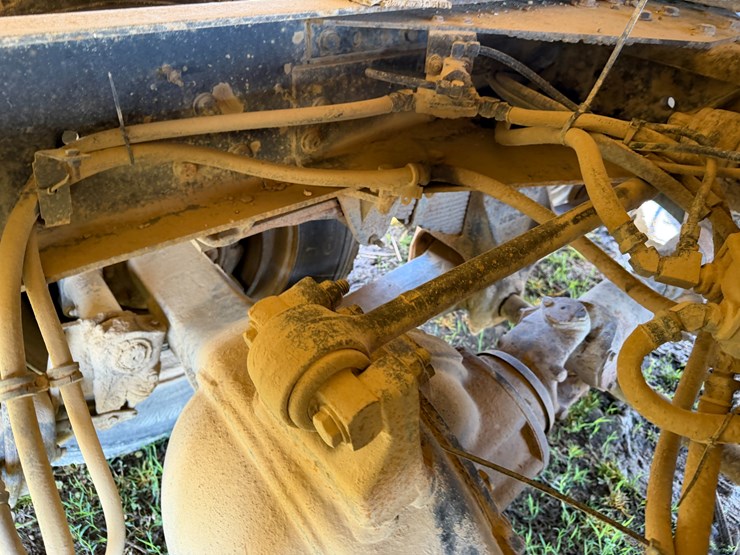 #42453-•-1996-freightliner-daycab-truck-tractor-vin:-1fupdcxb8th744360-image-13