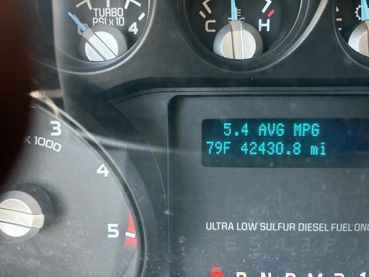 2011-ford-f550-image-19