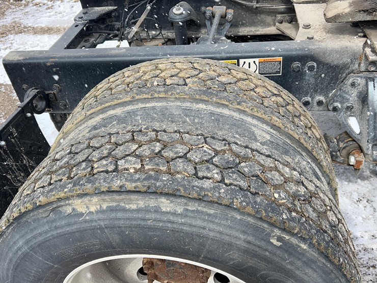 2017-kenworth-t680-image-30