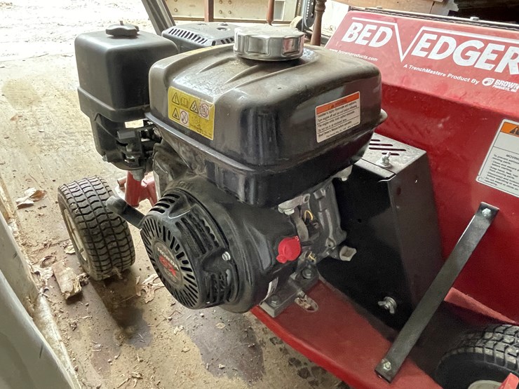 #2001-•-bed-edger-image-13