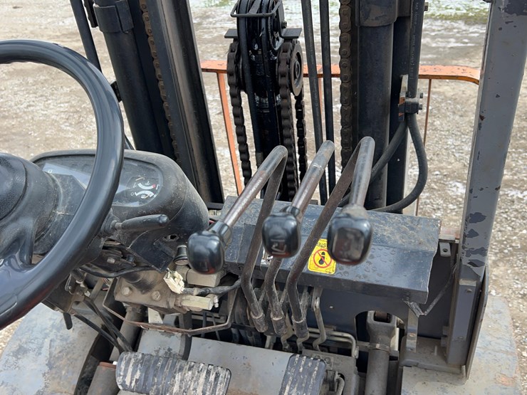 toyota-6000lb-forklift-image-13